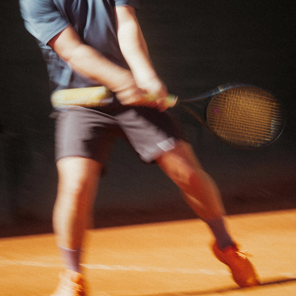 accesorios de tenis en pista con look deportivo Professional Amateurs